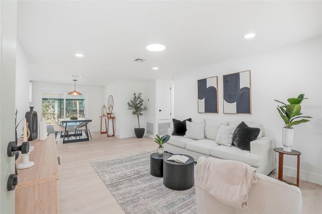 16133 SANDCREST WAY, Tampa, FL 33618