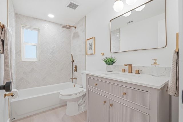 16133 SANDCREST WAY, Tampa, FL 33618