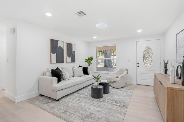 16133 SANDCREST WAY, Tampa, FL 33618