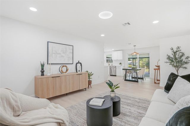 16133 SANDCREST WAY, Tampa, FL 33618