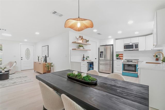 16133 SANDCREST WAY, Tampa, FL 33618