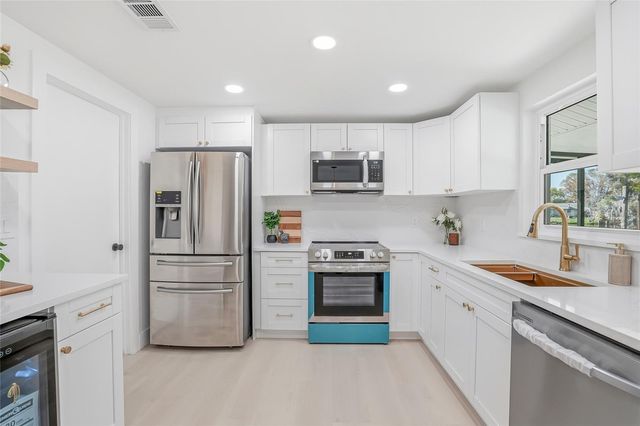 16133 SANDCREST WAY, Tampa, FL 33618