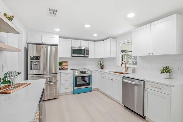 16133 SANDCREST WAY, Tampa, FL 33618