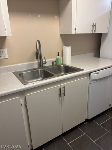 1470 ELIZABETH Avenue 3, Las Vegas, NV 89106