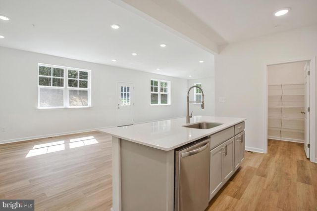 900 WALNUT AVE, North Beach, MD 20714