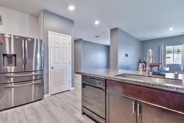 6704 E Dwight Way Avenue, Fresno, CA 93727