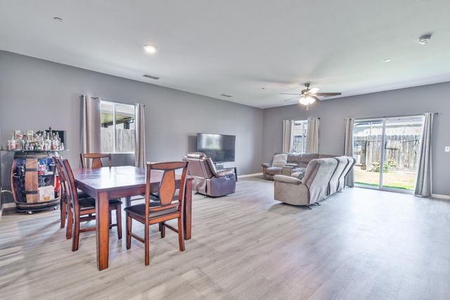 6704 E Dwight Way Avenue, Fresno, CA 93727
