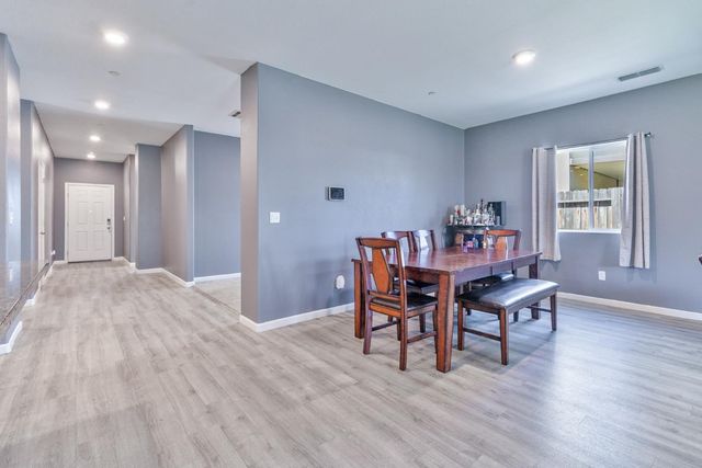 6704 E Dwight Way Avenue, Fresno, CA 93727