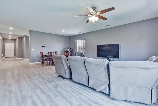 6704 E Dwight Way Avenue, Fresno, CA 93727