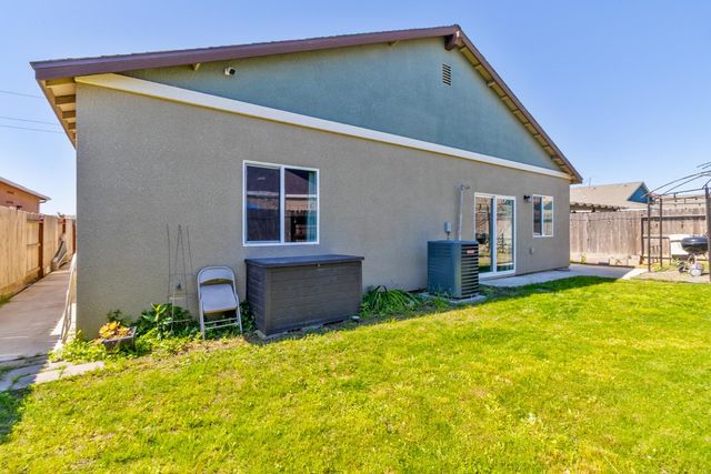6704 E Dwight Way Avenue, Fresno, CA 93727