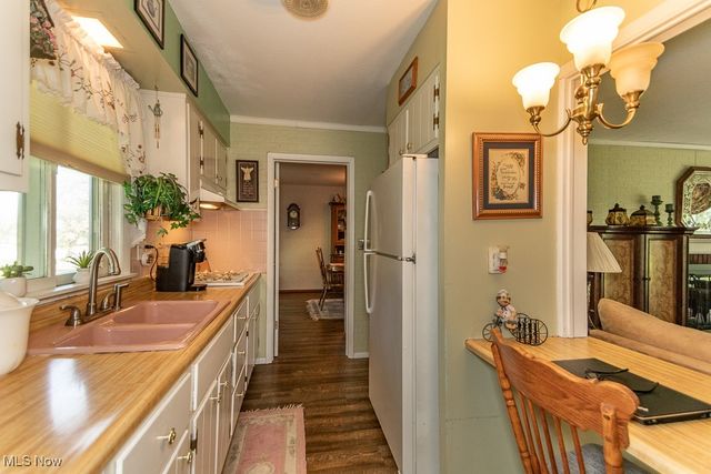 2722 County Line Road, Geneva, OH 44057