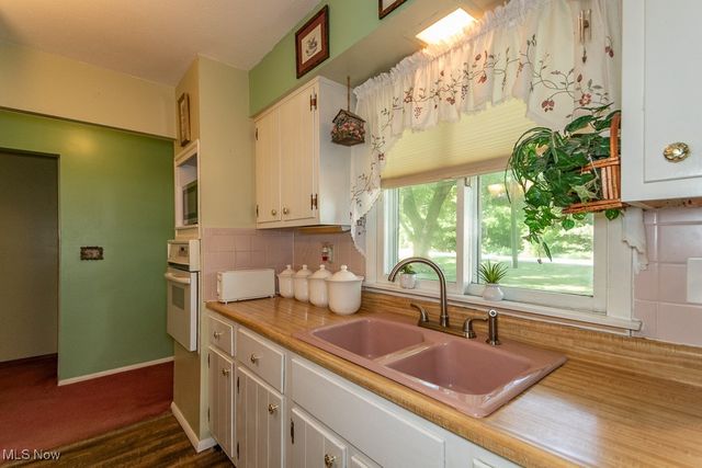 2722 County Line Road, Geneva, OH 44057