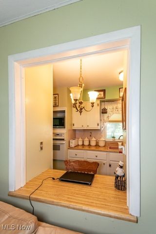 2722 County Line Road, Geneva, OH 44057