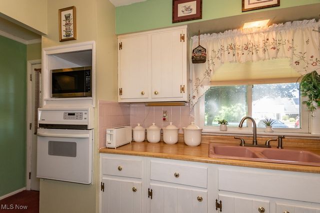 2722 County Line Road, Geneva, OH 44057