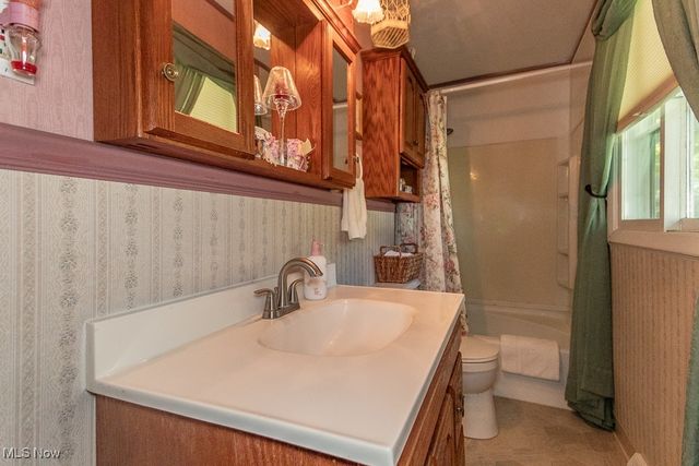 2722 County Line Road, Geneva, OH 44057