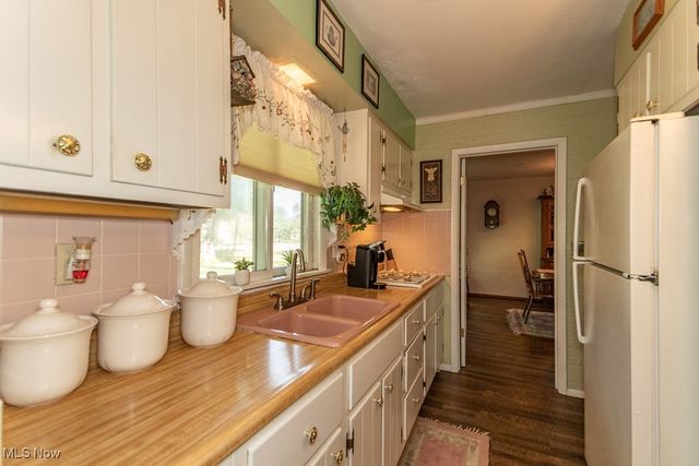 2722 County Line Road, Geneva, OH 44057