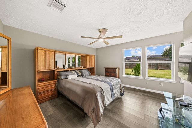 9911 Sageaspen Lane, Houston, TX 77089