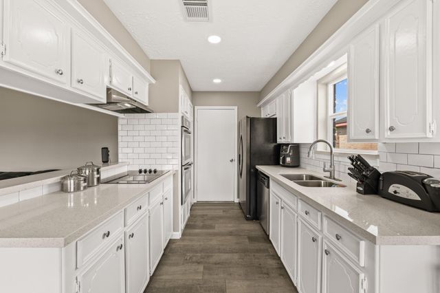 9911 Sageaspen Lane, Houston, TX 77089