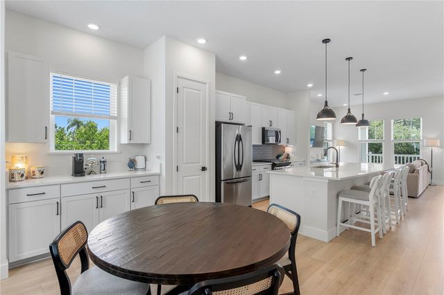 114 21 STREET N, St Petersburg, FL 33713