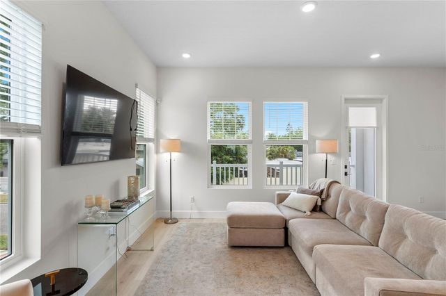 114 21 STREET N, St Petersburg, FL 33713