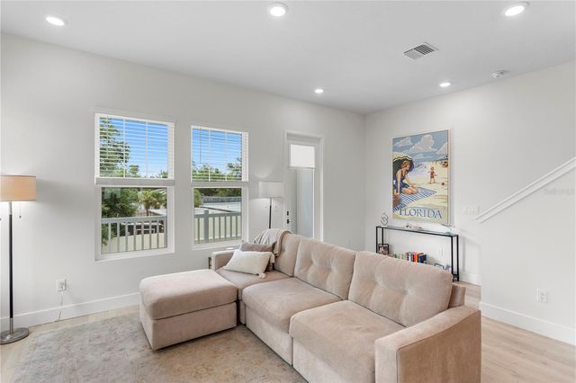 114 21 STREET N, St Petersburg, FL 33713