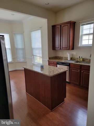 11094 COMMANDERS LN, White Plains, MD 20695