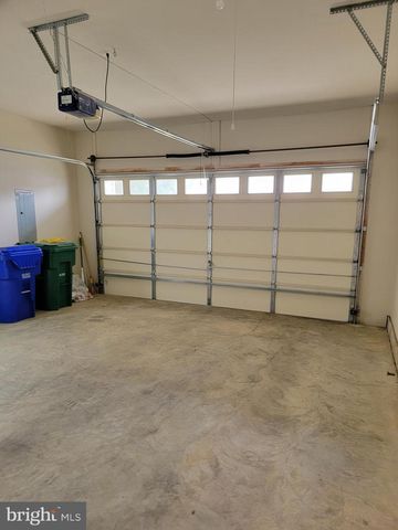 11094 COMMANDERS LN, White Plains, MD 20695