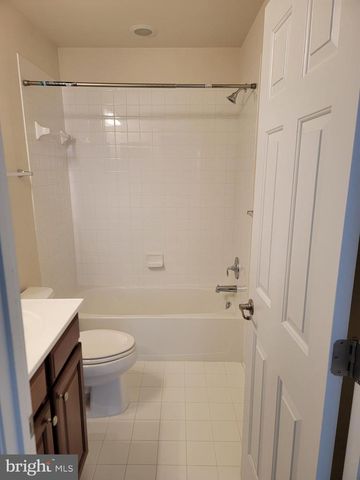 11094 COMMANDERS LN, White Plains, MD 20695