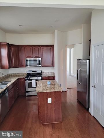 11094 COMMANDERS LN, White Plains, MD 20695