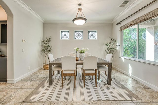 2824 E Omaha Avenue, Fresno, CA 93720