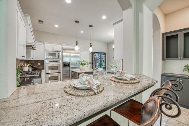 2824 E Omaha Avenue, Fresno, CA 93720