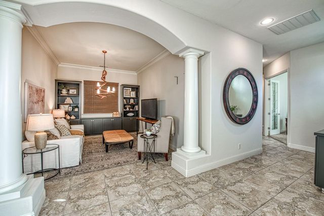 2824 E Omaha Avenue, Fresno, CA 93720