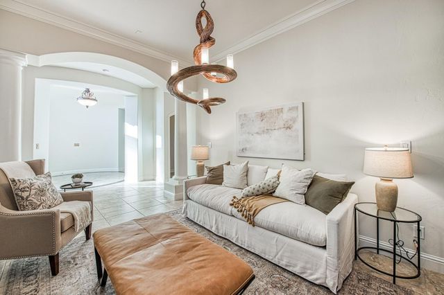 2824 E Omaha Avenue, Fresno, CA 93720