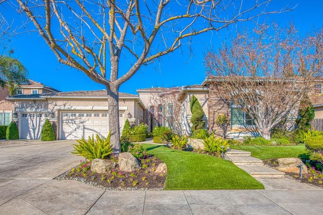 2824 E Omaha Avenue, Fresno, CA 93720