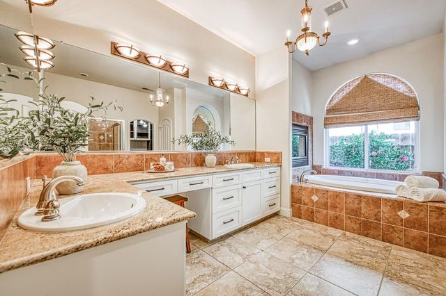 2824 E Omaha Avenue, Fresno, CA 93720