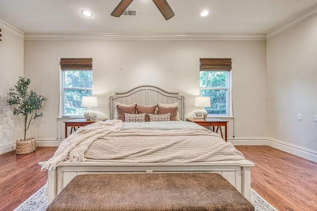 2824 E Omaha Avenue, Fresno, CA 93720