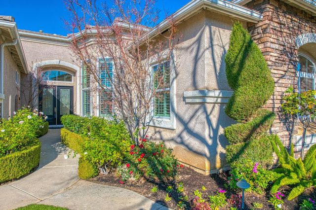 2824 E Omaha Avenue, Fresno, CA 93720