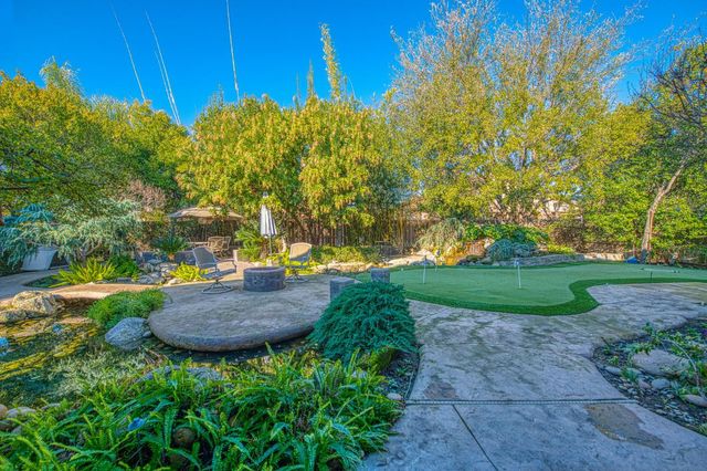 2824 E Omaha Avenue, Fresno, CA 93720