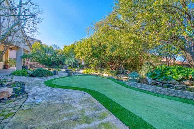 2824 E Omaha Avenue, Fresno, CA 93720