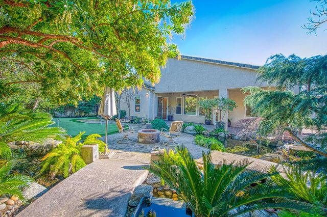 2824 E Omaha Avenue, Fresno, CA 93720