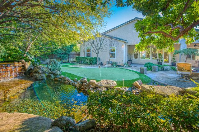 2824 E Omaha Avenue, Fresno, CA 93720