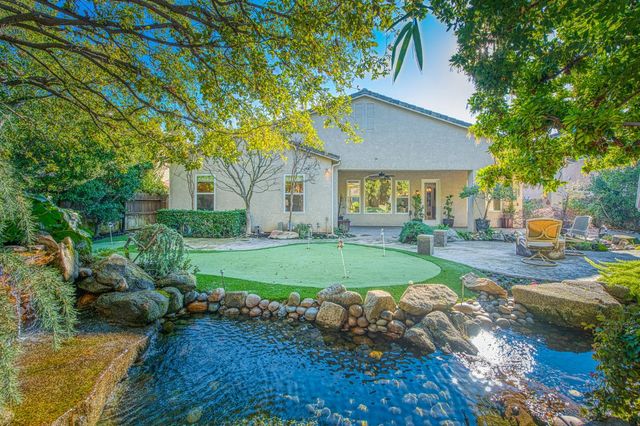 2824 E Omaha Avenue, Fresno, CA 93720