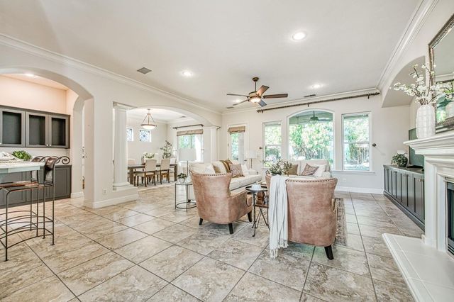 2824 E Omaha Avenue, Fresno, CA 93720