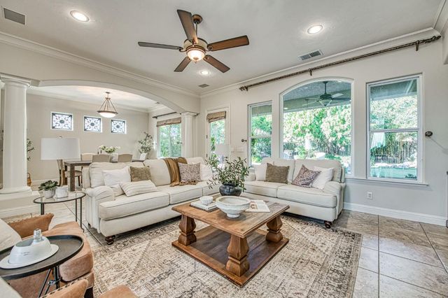 2824 E Omaha Avenue, Fresno, CA 93720