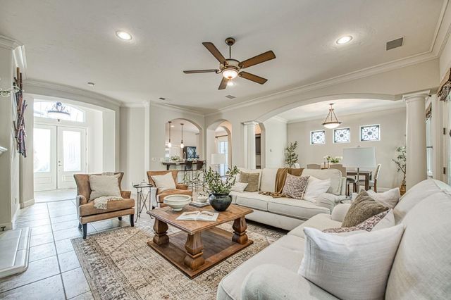 2824 E Omaha Avenue, Fresno, CA 93720