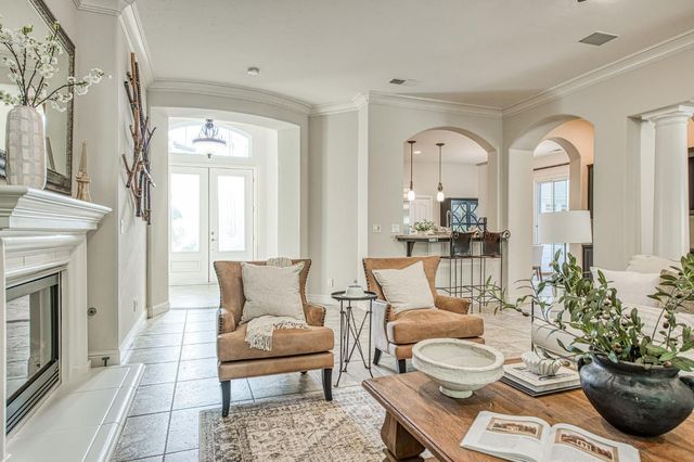 2824 E Omaha Avenue, Fresno, CA 93720