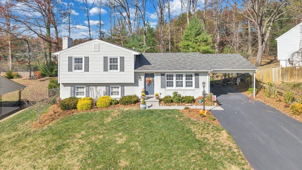 3745 Hummingbird LN, Roanoke, VA 24018