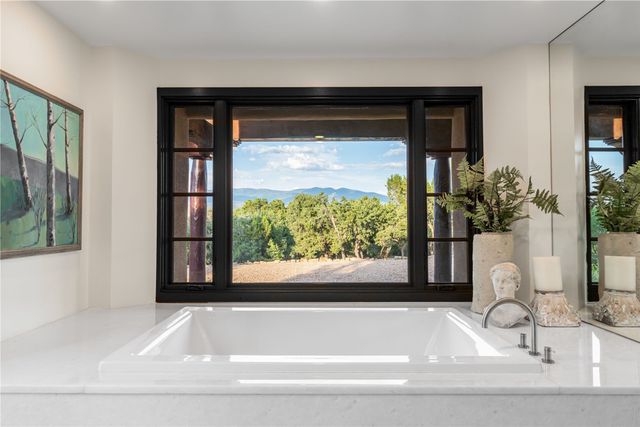 55 Calle San Martin, Santa Fe, NM 87506