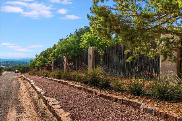 55 Calle San Martin, Santa Fe, NM 87506