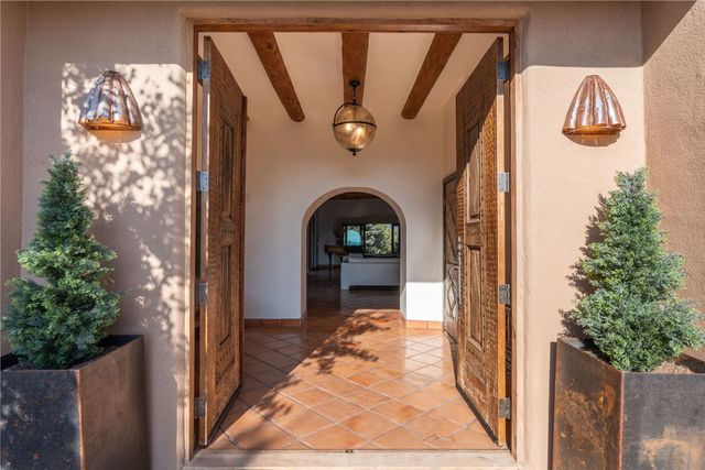 55 Calle San Martin, Santa Fe, NM 87506